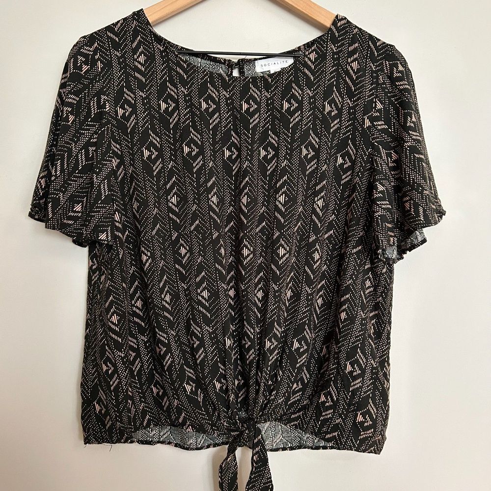 Socialite Tie Front Black and Tan Top with Flutter Sleeves